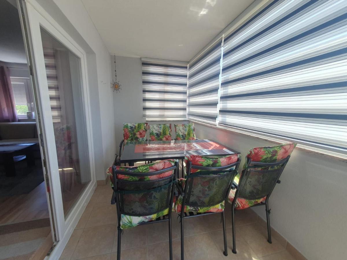 Appartement Apartman Jaca à Livno Extérieur photo
